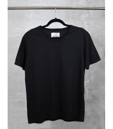 Remera Hombre Negra Escote En V