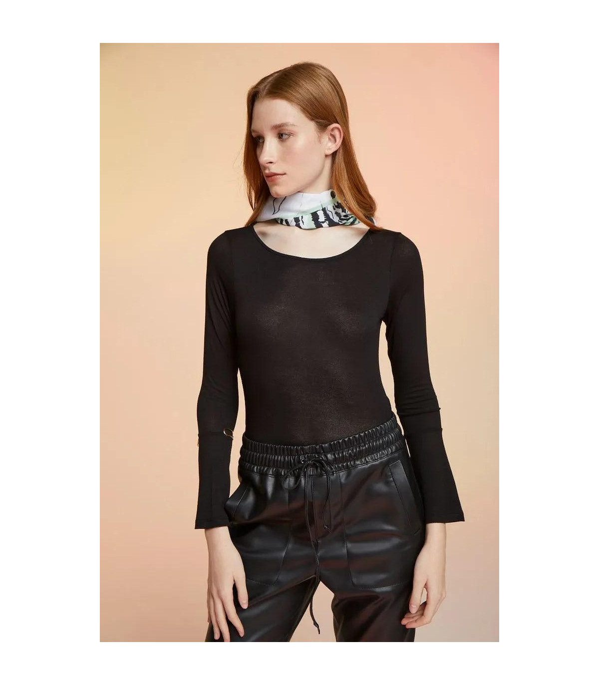 Remera Ámbar Negro