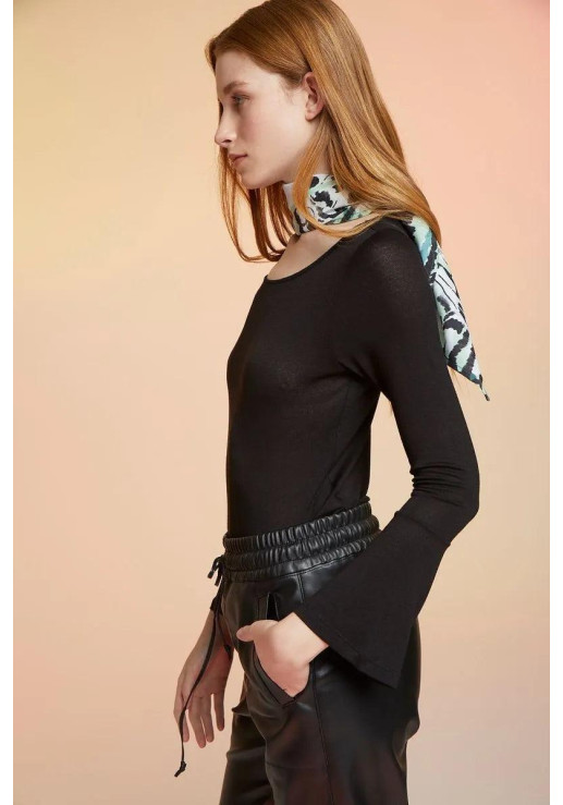 Remera Ámbar Negro