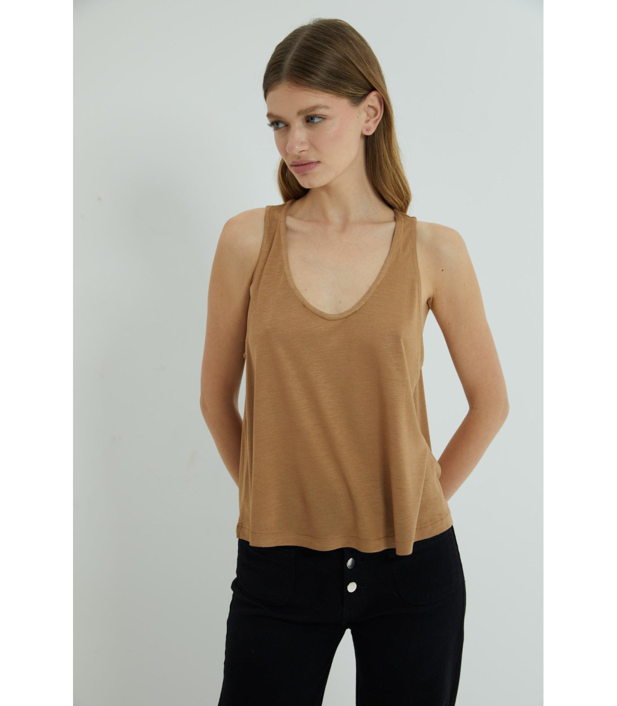 Musculosa Chagall Camel